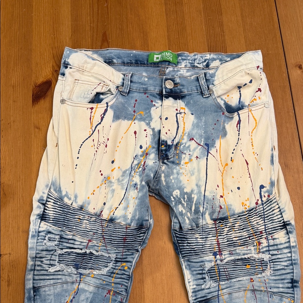 Demolition size 34” by 30” Artistic Blue and White Paint-Splatter Skinny Jeans